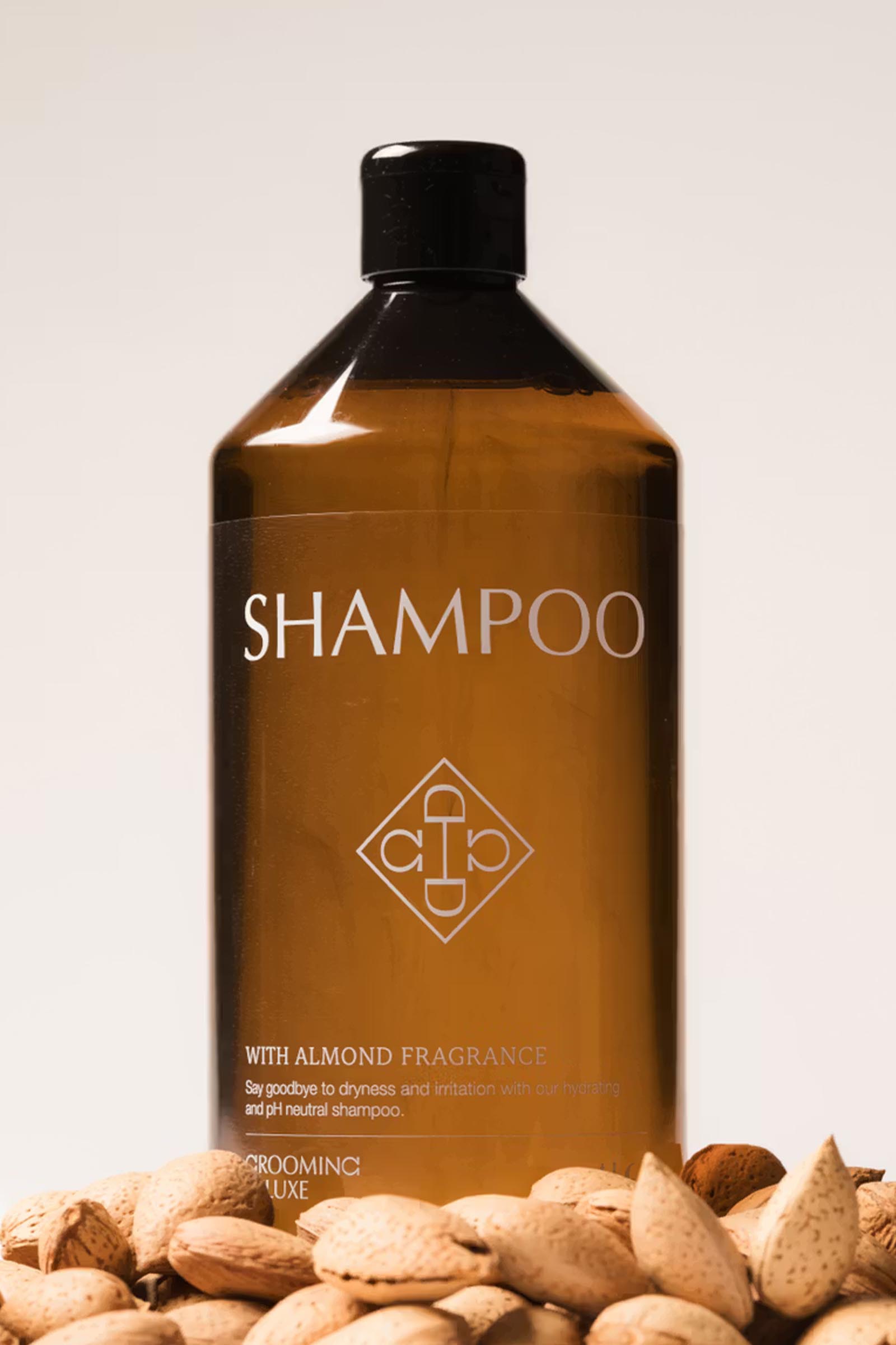 Grooming Deluxe Almond Gloss Shampoo, 1000 ml  