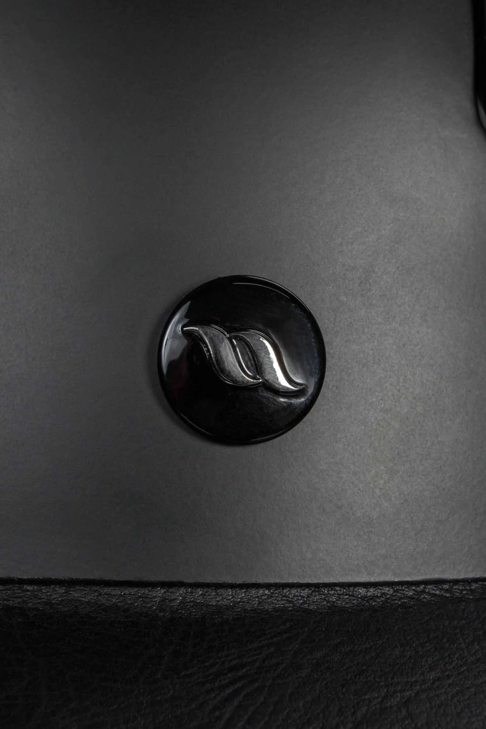 Back on Track Neoz Reithelm mit glatter Oberseite