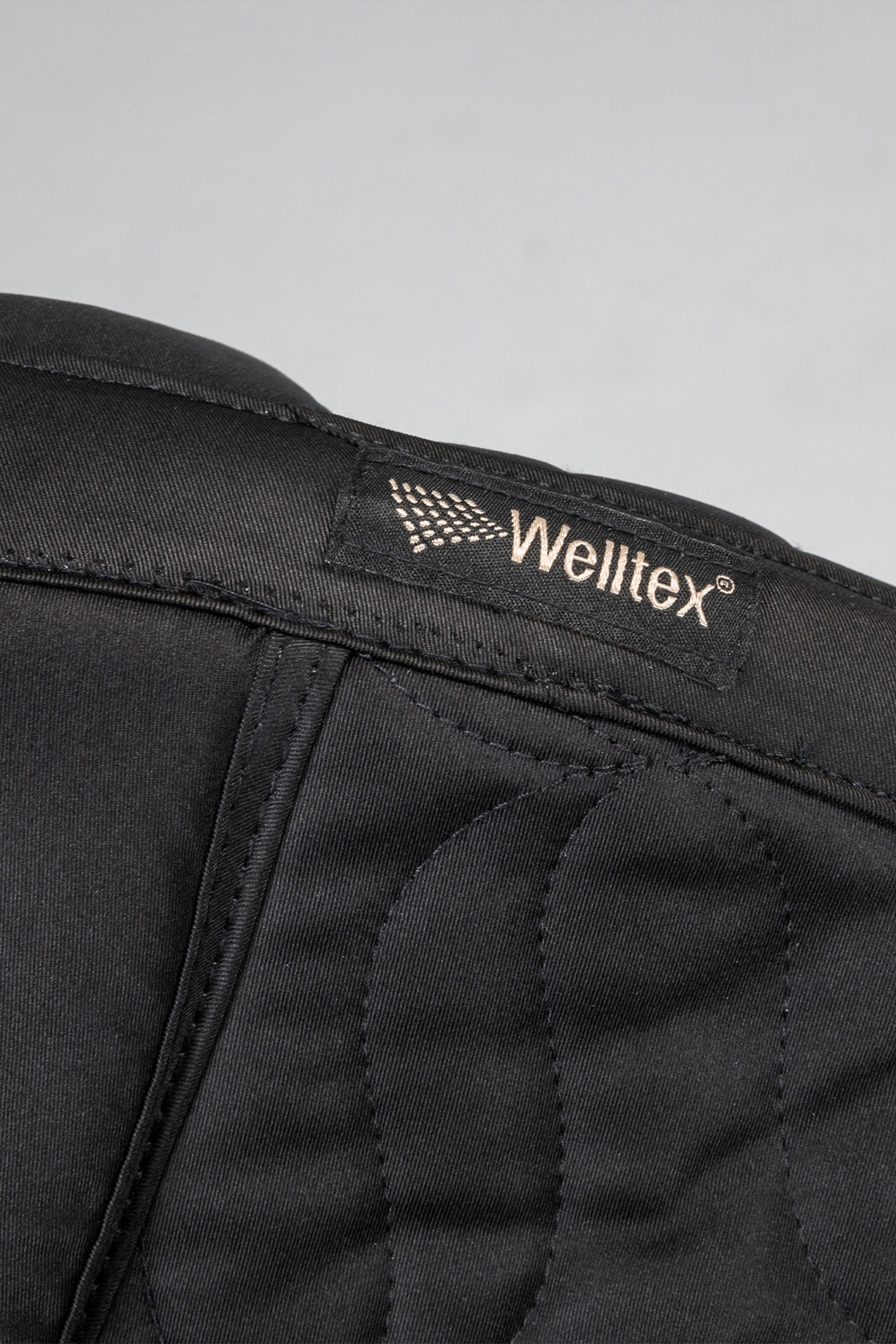 Back on Track Deep Nights Dressurschabracke