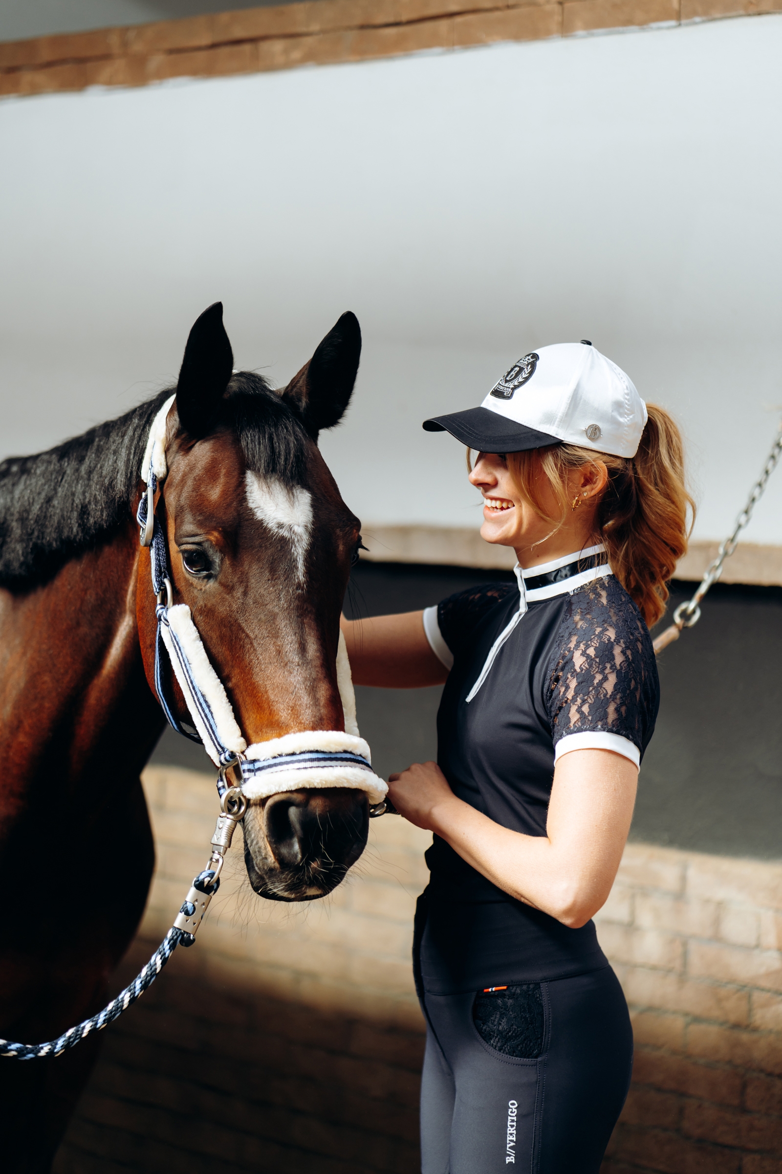 B Vertigo Satin Kappe