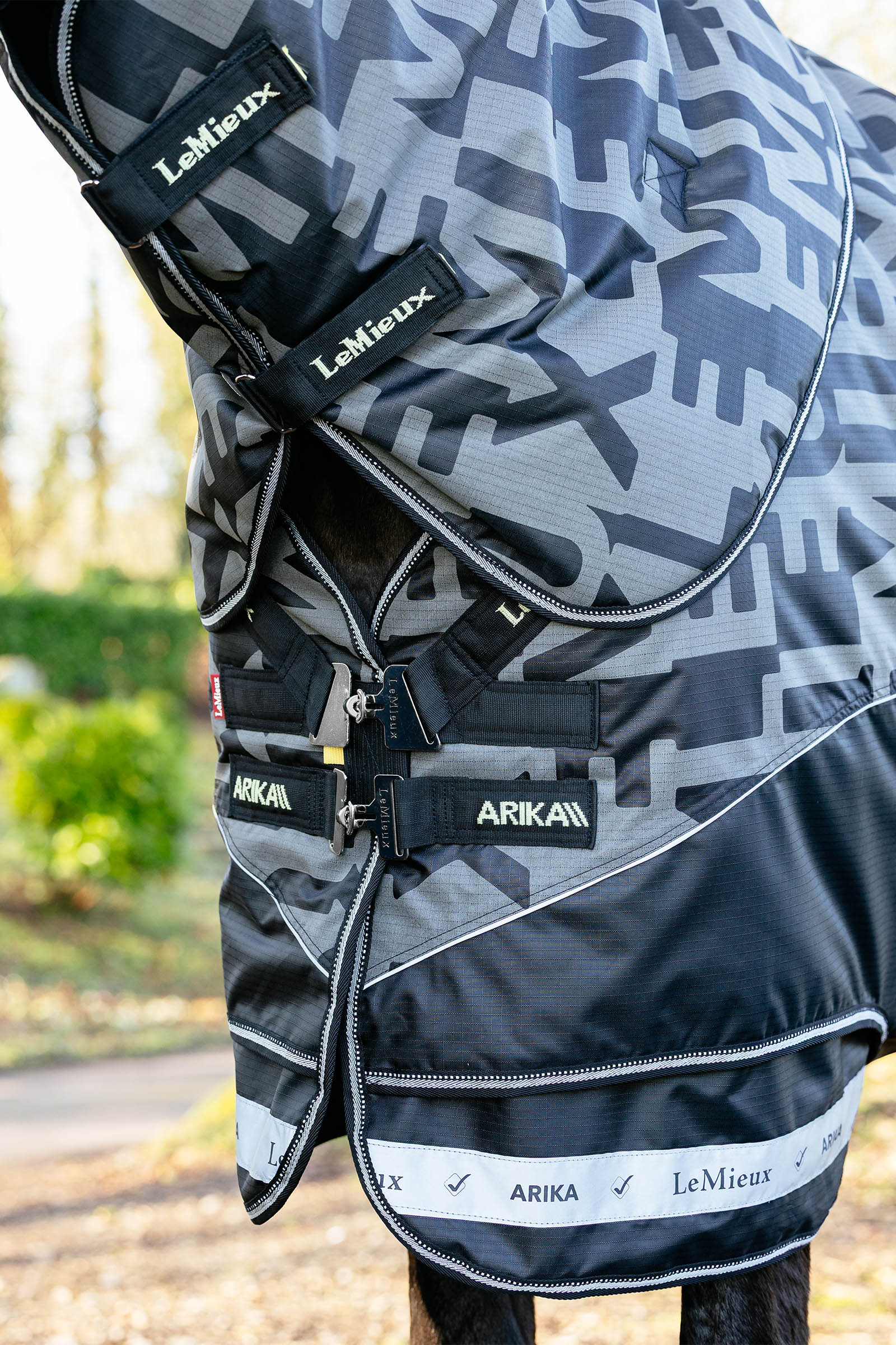 LeMieux Arika reflektierende Weidedecke mit abnehmbarem Halsteil, 100 g